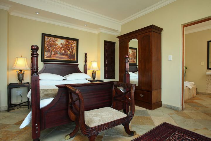 Room 9 of 11