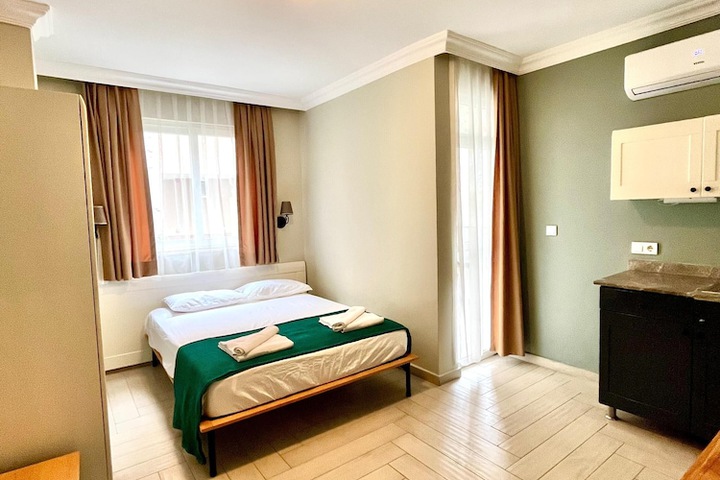 Room 8 of 34