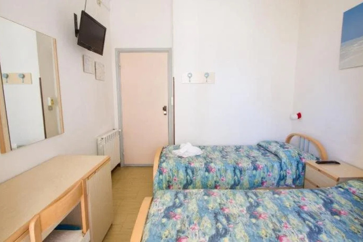 Room 6 of 31