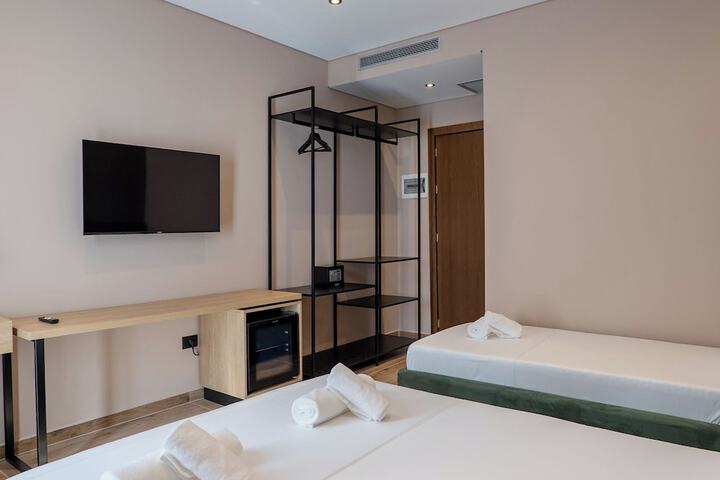 Room 33 of 115