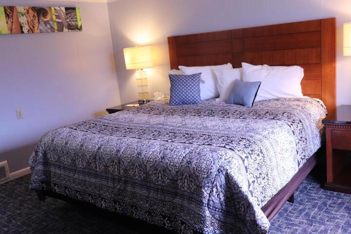 1 King Bed (1 of 6)