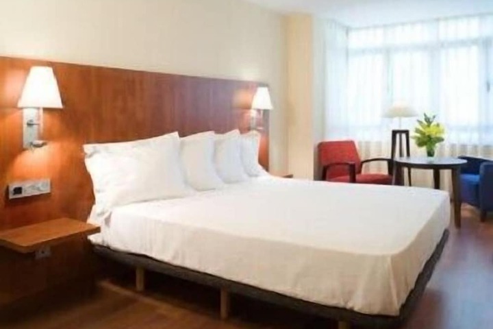 Room 7 of 19