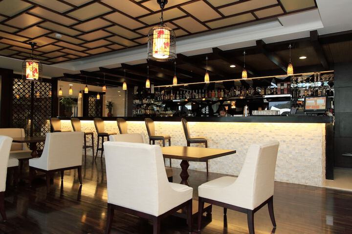 Lounge 73 of 90