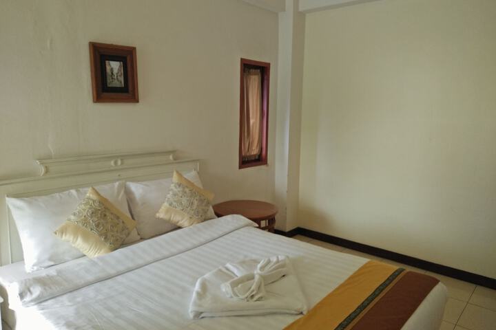 Room 32 of 87