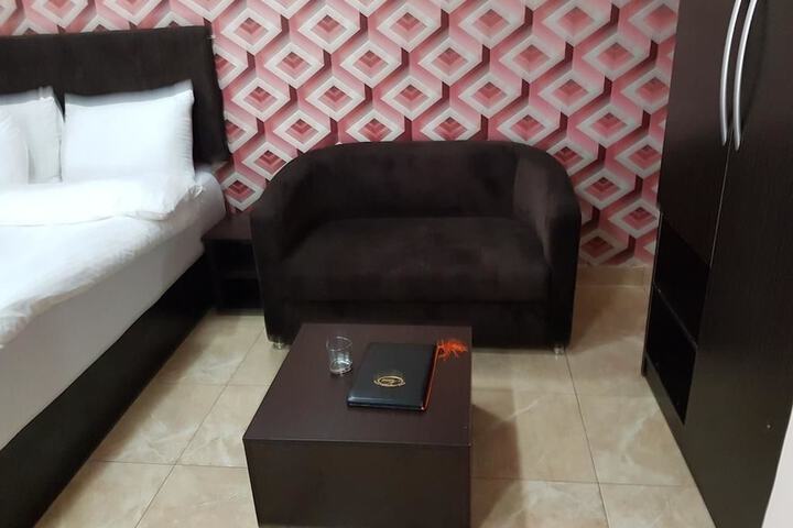 Room 8 of 16