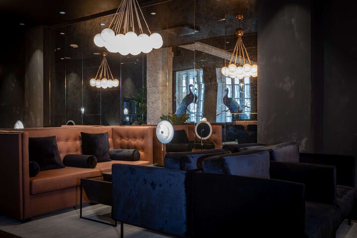 Lounge 66 of 76