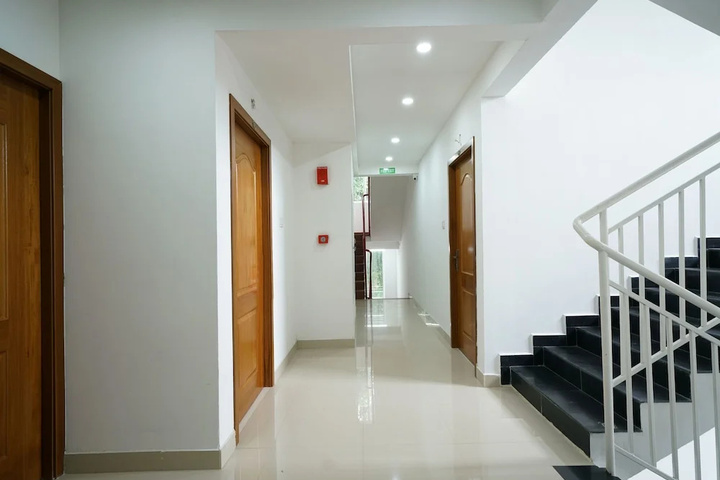 Room 9 of 12