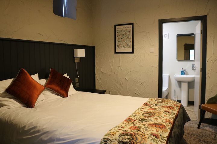 Room 8 of 43