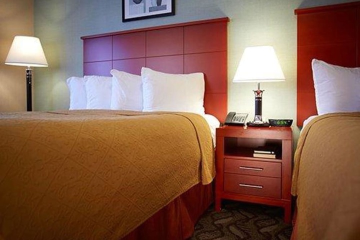 2 Queen Beds (10 of 18)