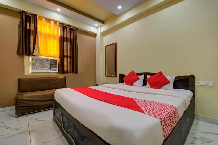 OYO 9658 Hotel Madhuram