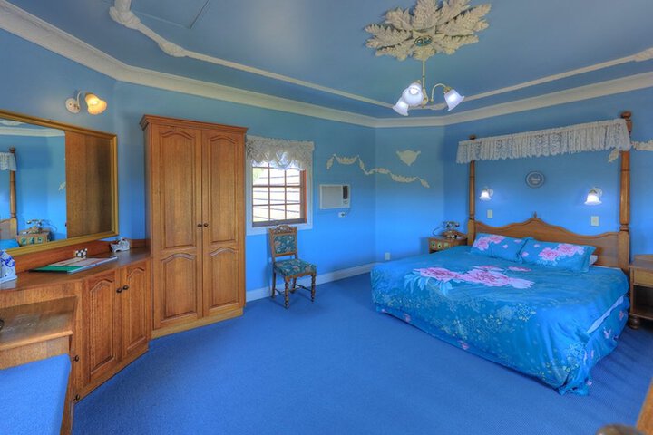 Room 28 of 156