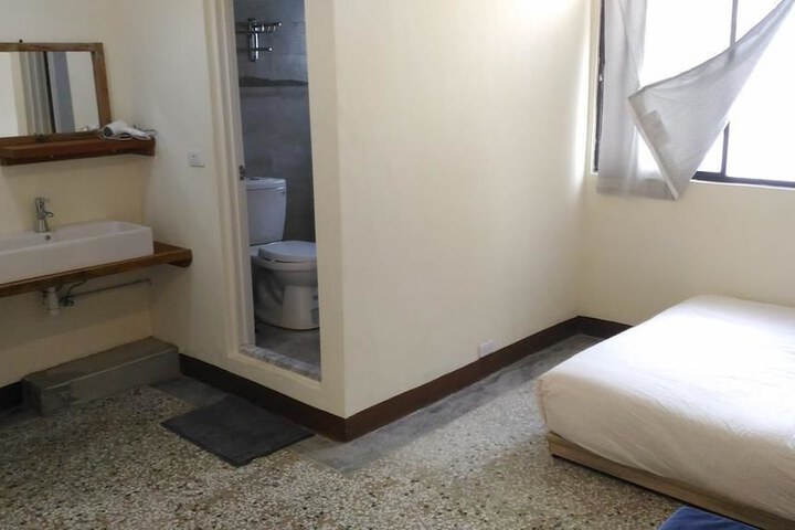 Room 5 of 7