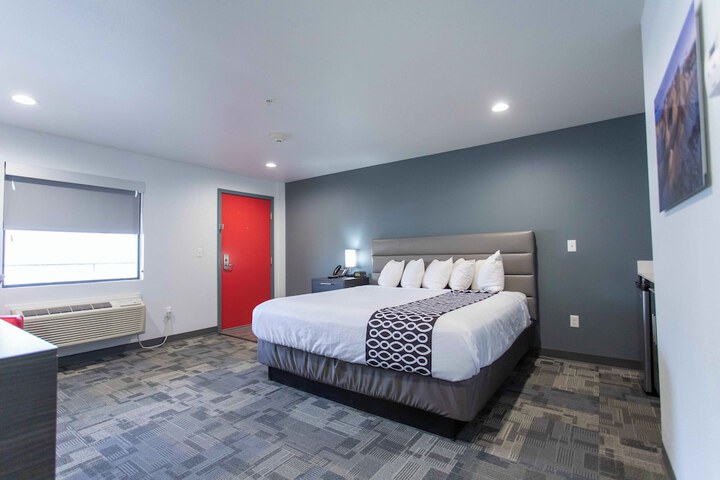 Room 17 of 38