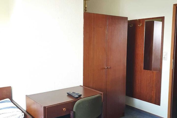 Room 9 of 39