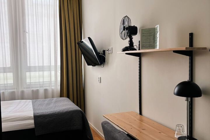 Room 32 of 63