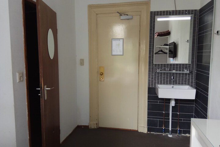 Room 33 of 54
