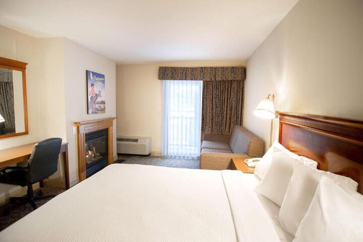 1 King Bed (16 of 23)