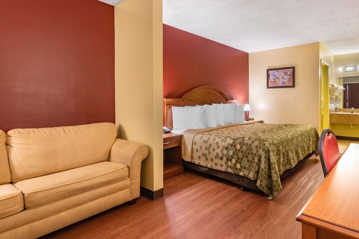 1 King Bed (6 of 9)