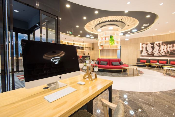 Business Center 15 of 19