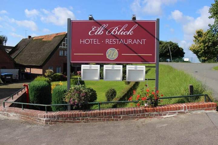 Hotel Entry