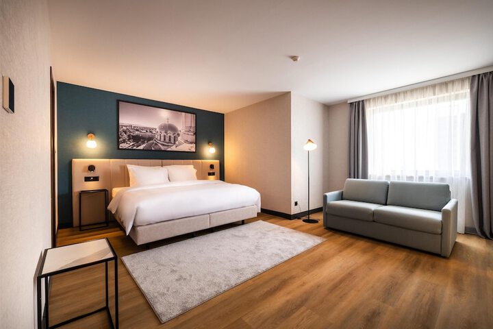 Room 26 of 120