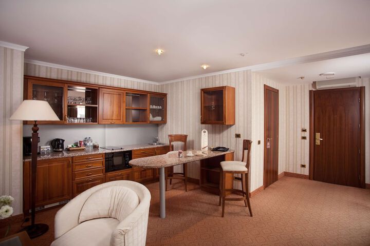 Room 60 of 177