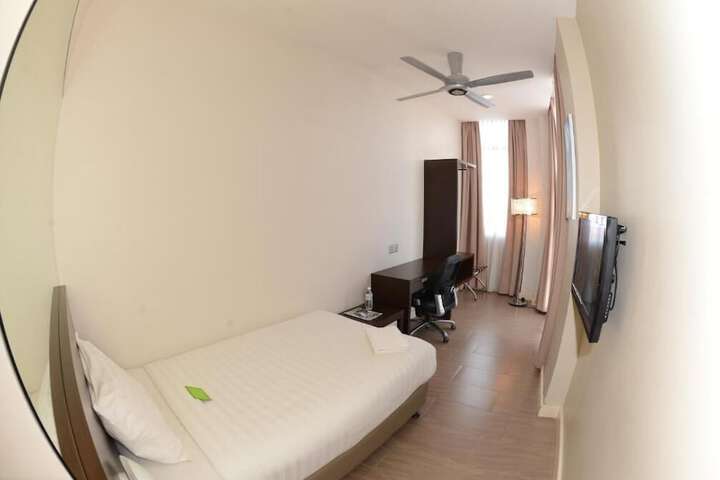 Room 18 of 38