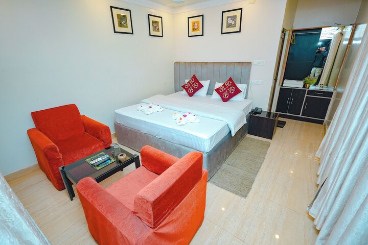 Room 7 of 33