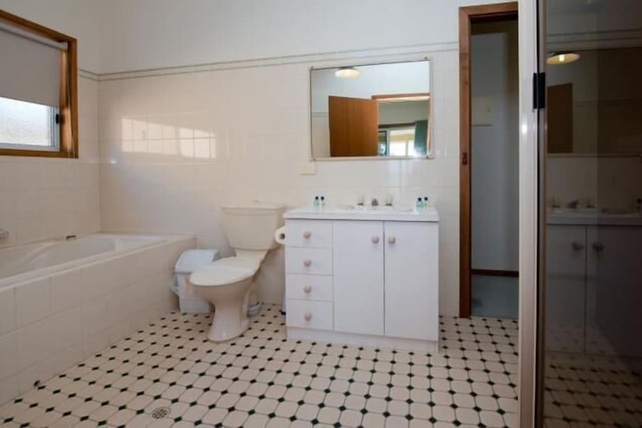 Room 2 of 53