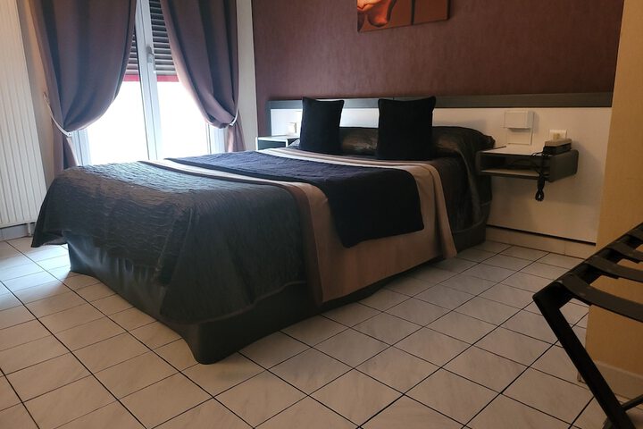 Room 30 of 143