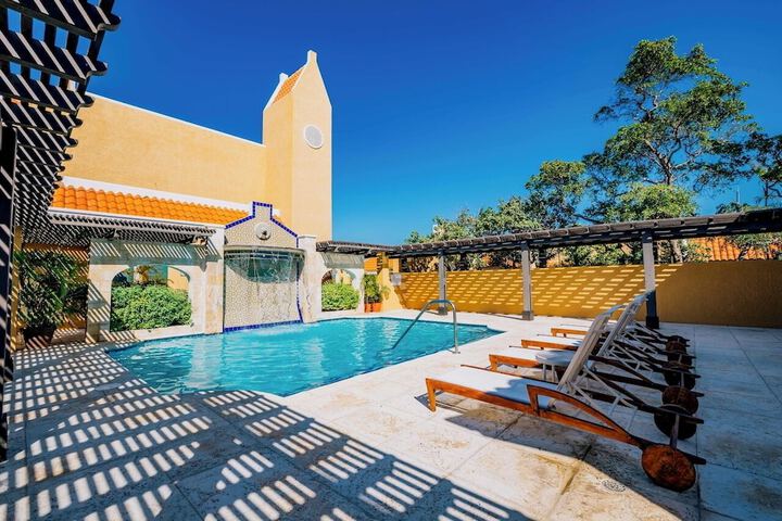 Hotel Pool