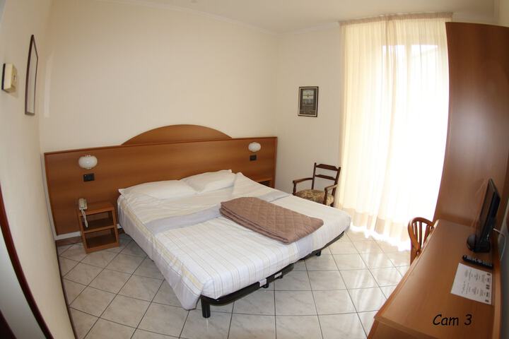 Room 12 of 50