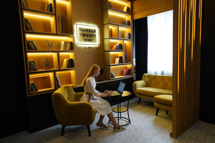Lobby lounge