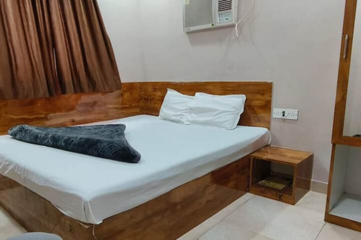 Room 4 of 5