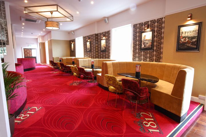 Lounge 39 of 64