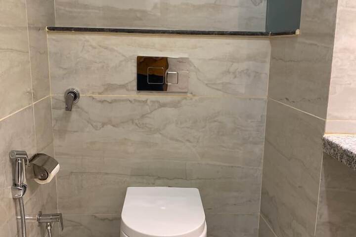 Room 10 of 16