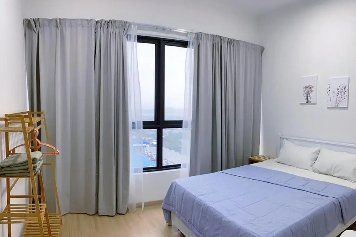 Room 5 of 9