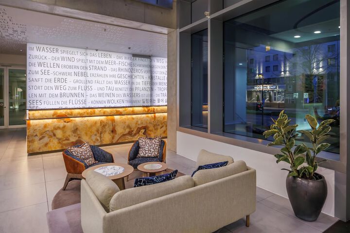 Entrance & Lobby