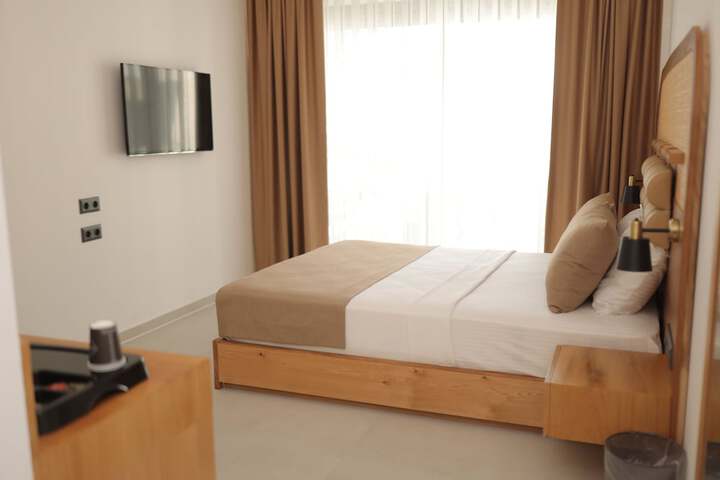 Room 9 of 32