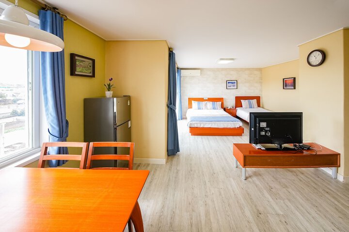 Room 5 of 73
