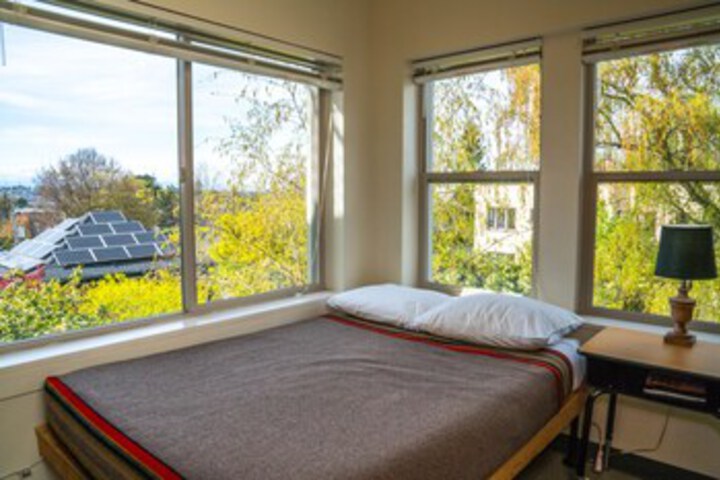 Room 8 of 16