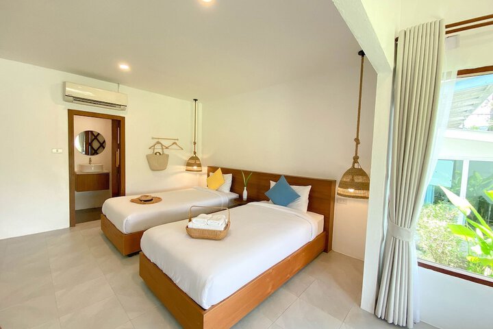 Room 4 of 18