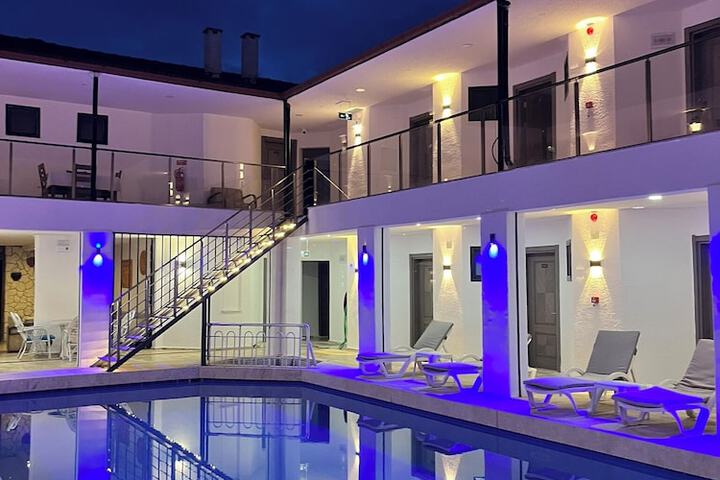 Pool Hotel