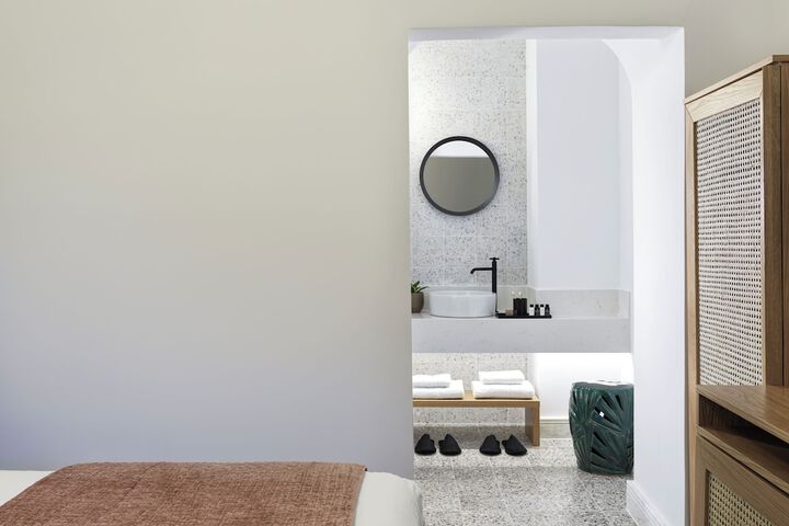 Room 72 of 96