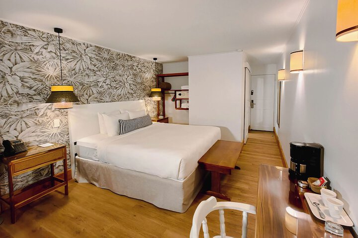 Room 6 of 76