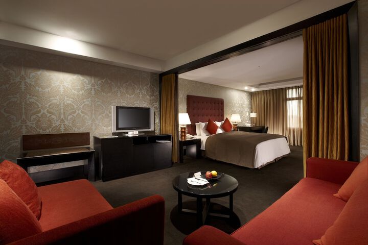 Room 16 of 40
