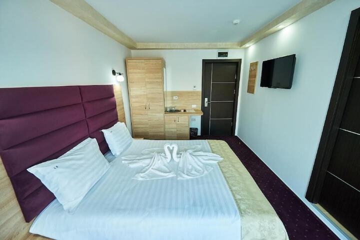 Room 4 of 34