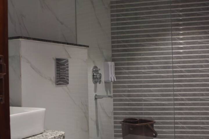 Room 70 of 95