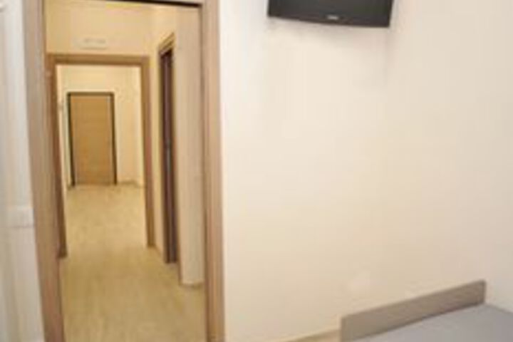 Room 32 of 67
