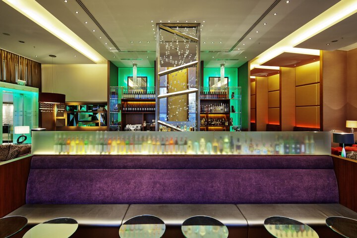 Lounge 102 of 130
